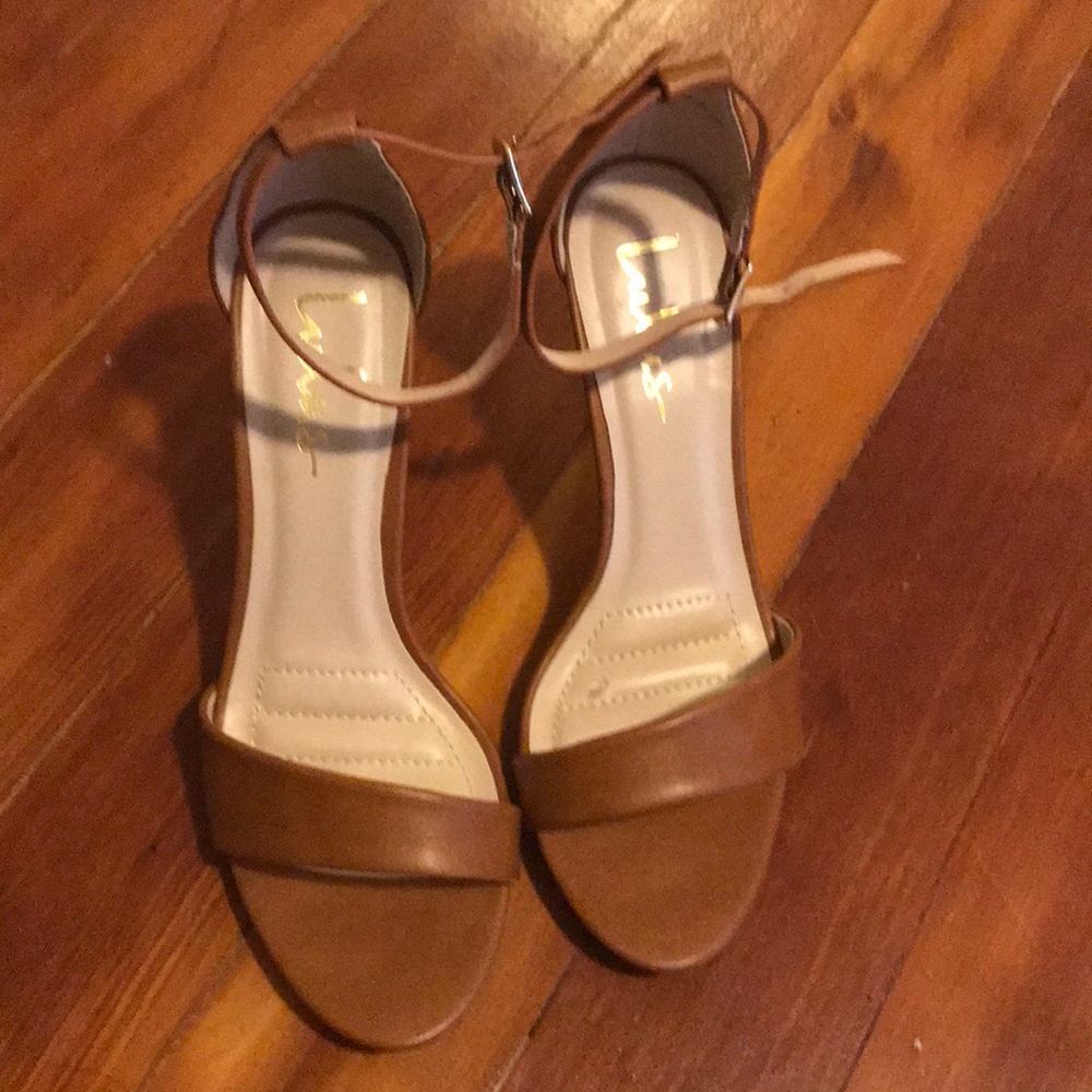 LuLu’s tan brown delicate heel